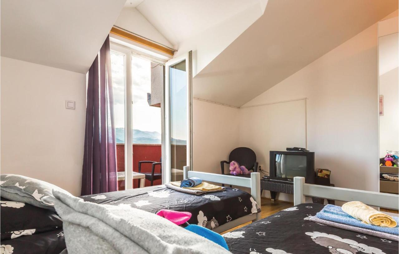Lovely Apartment In Ugljane With Kitchen Eksteriør billede