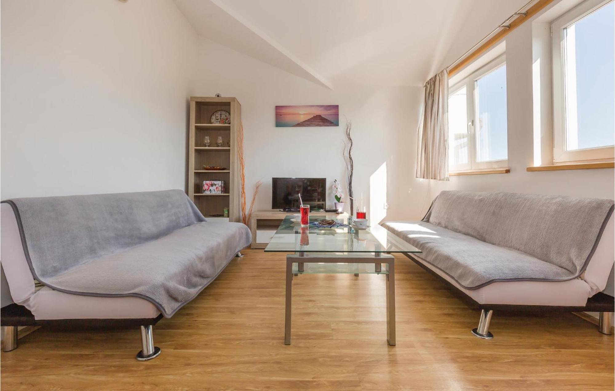 Lovely Apartment In Ugljane With Kitchen Eksteriør billede