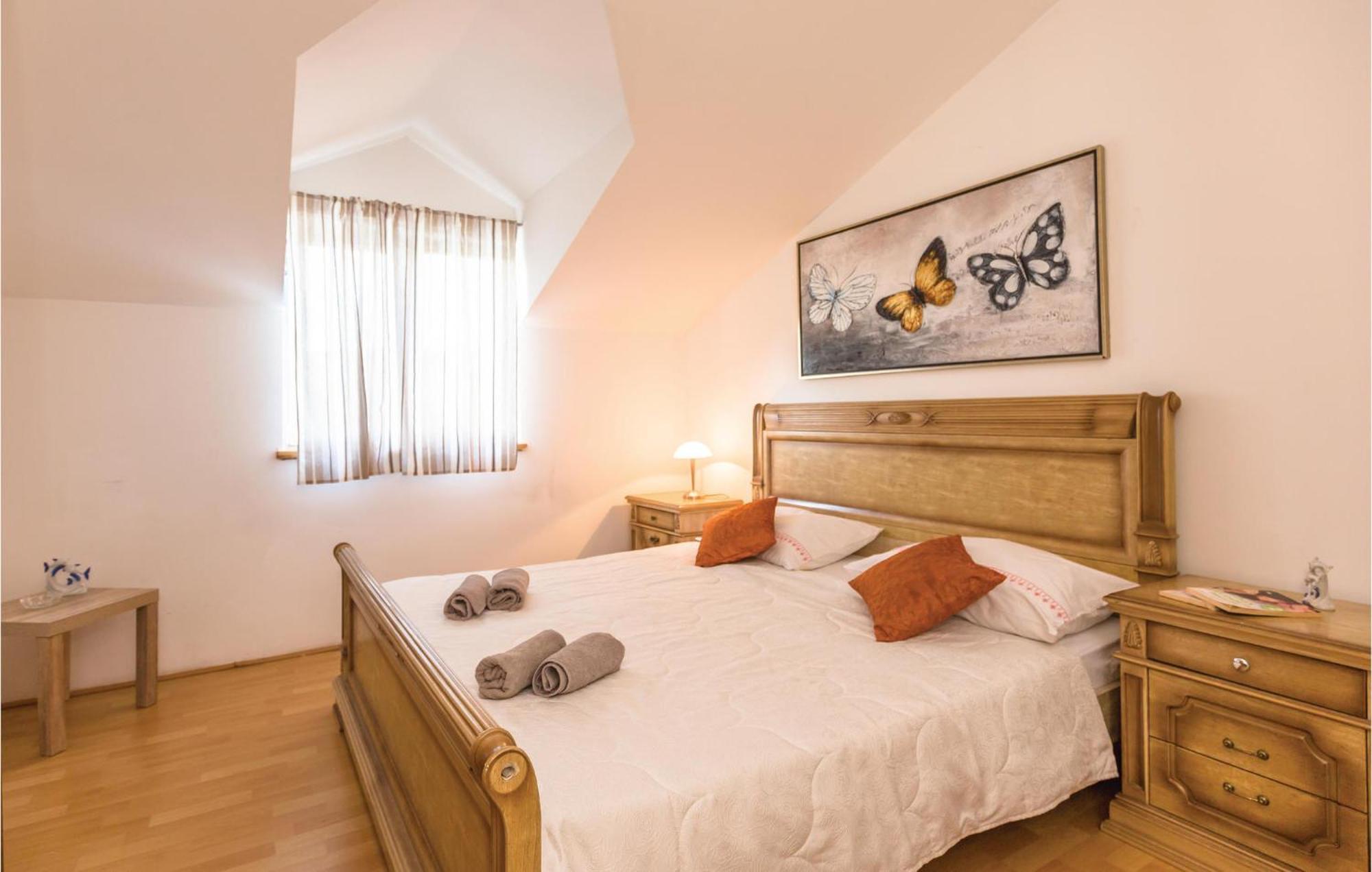 Lovely Apartment In Ugljane With Kitchen Eksteriør billede