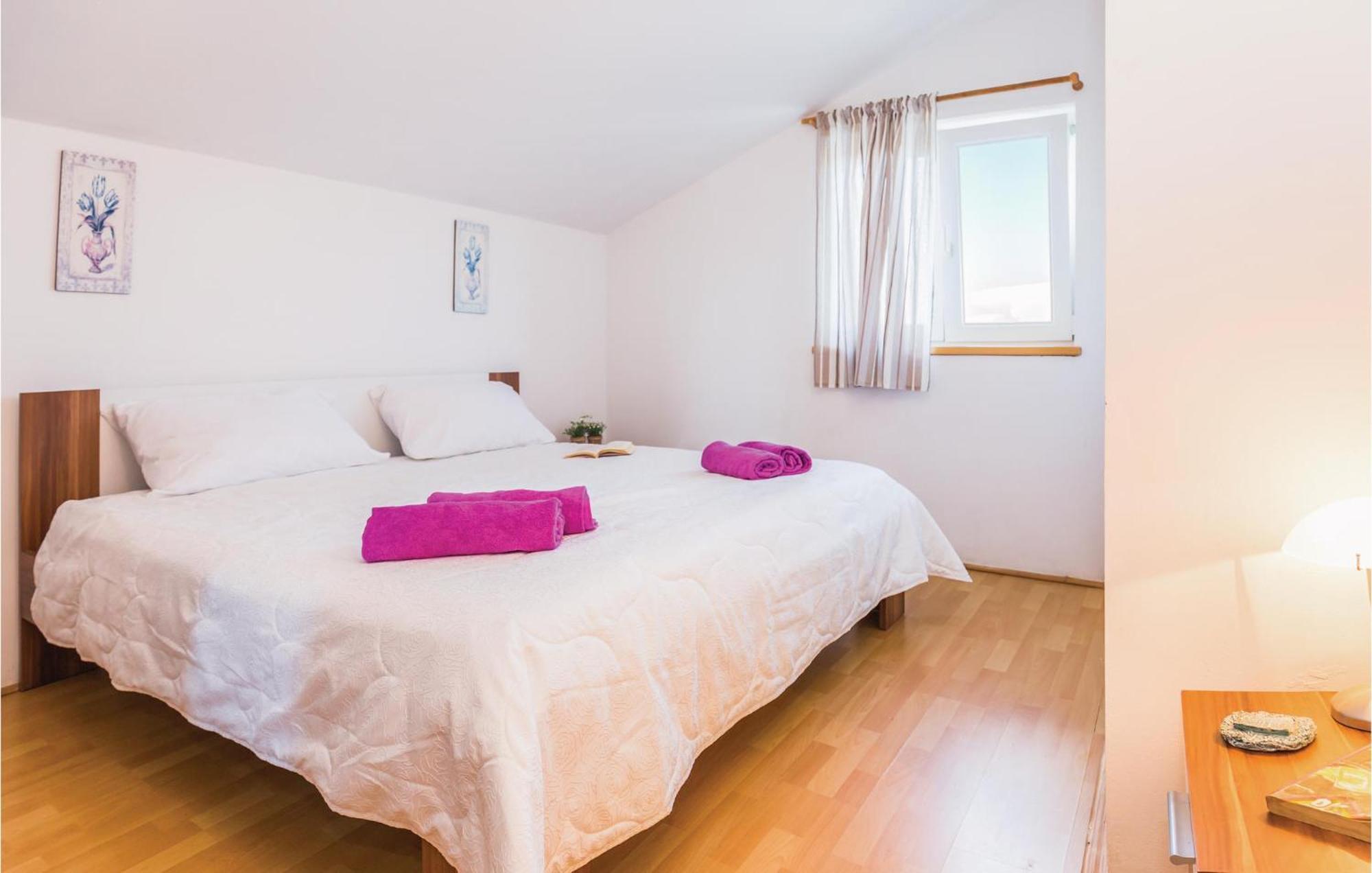 Lovely Apartment In Ugljane With Kitchen Eksteriør billede