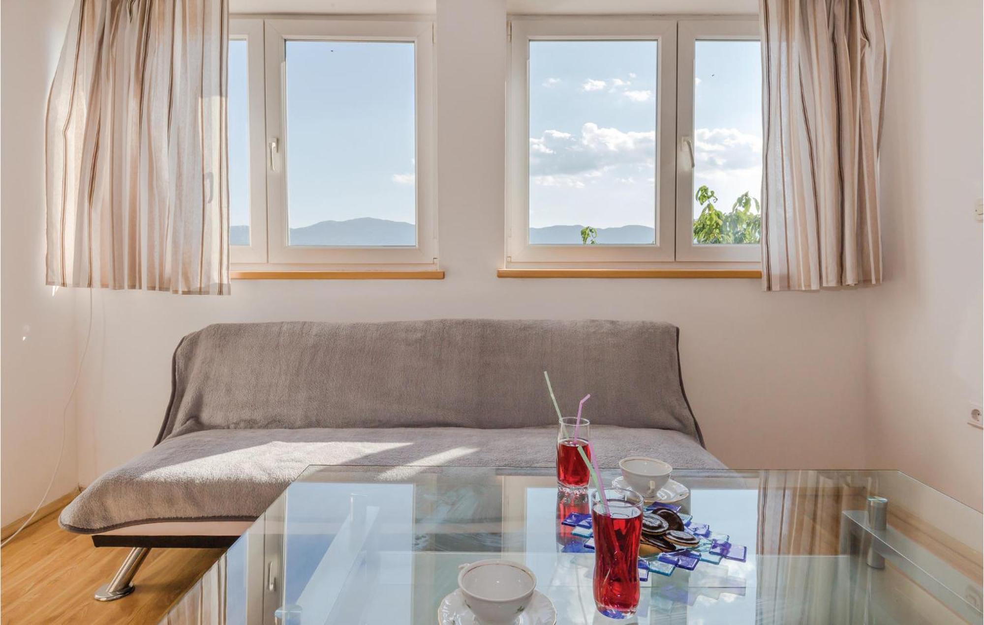 Lovely Apartment In Ugljane With Kitchen Eksteriør billede